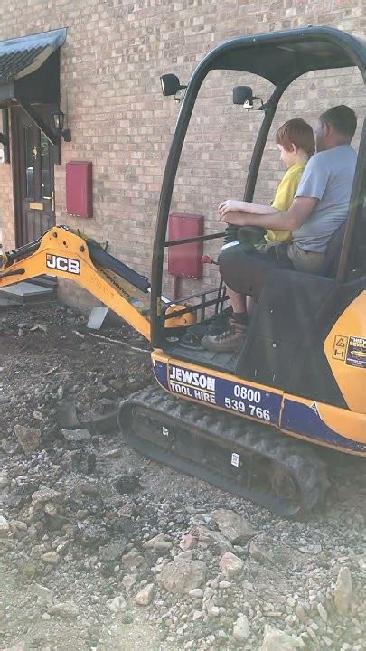 jewson mini digger hire